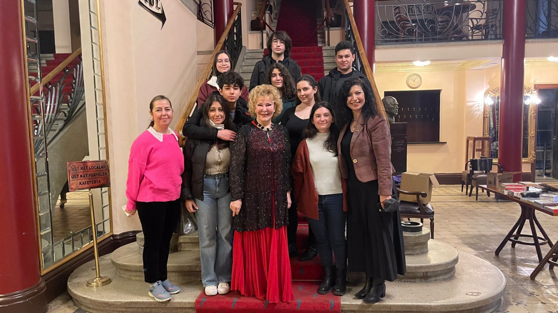 14 Şubat 2022 Kadıköy Süreyya Operasında 9. Ve 11. Sınıf öğrencilerimizle Uluslararası bir alanda istisnai bir sanatçımız olan Gülsin Onay piyano resitaline katıldık