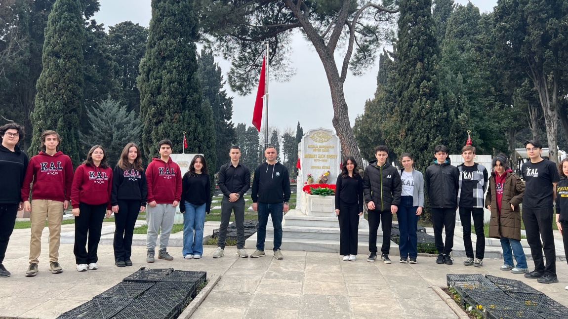 İstiklal Marşı Yazarımız Mehmet Akif ERSOY´un Edirnekapı Şehitliğindeki Kabrini Ziyaret